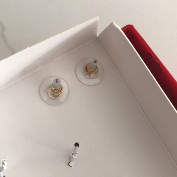 ✨Sold✨Guess Boxed Heart Charm Bracelet & Earring Set New - Picture 7 of 9